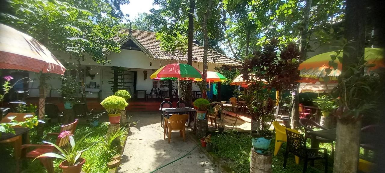 Marari Nadiya Hotel Mararikulam Buitenkant foto