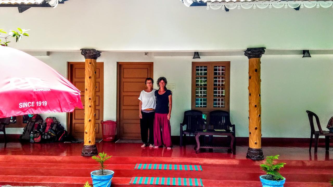 Marari Nadiya Hotel Mararikulam Buitenkant foto