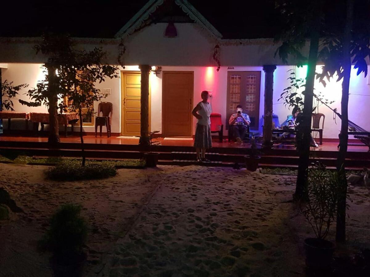 Marari Nadiya Hotel Mararikulam Buitenkant foto