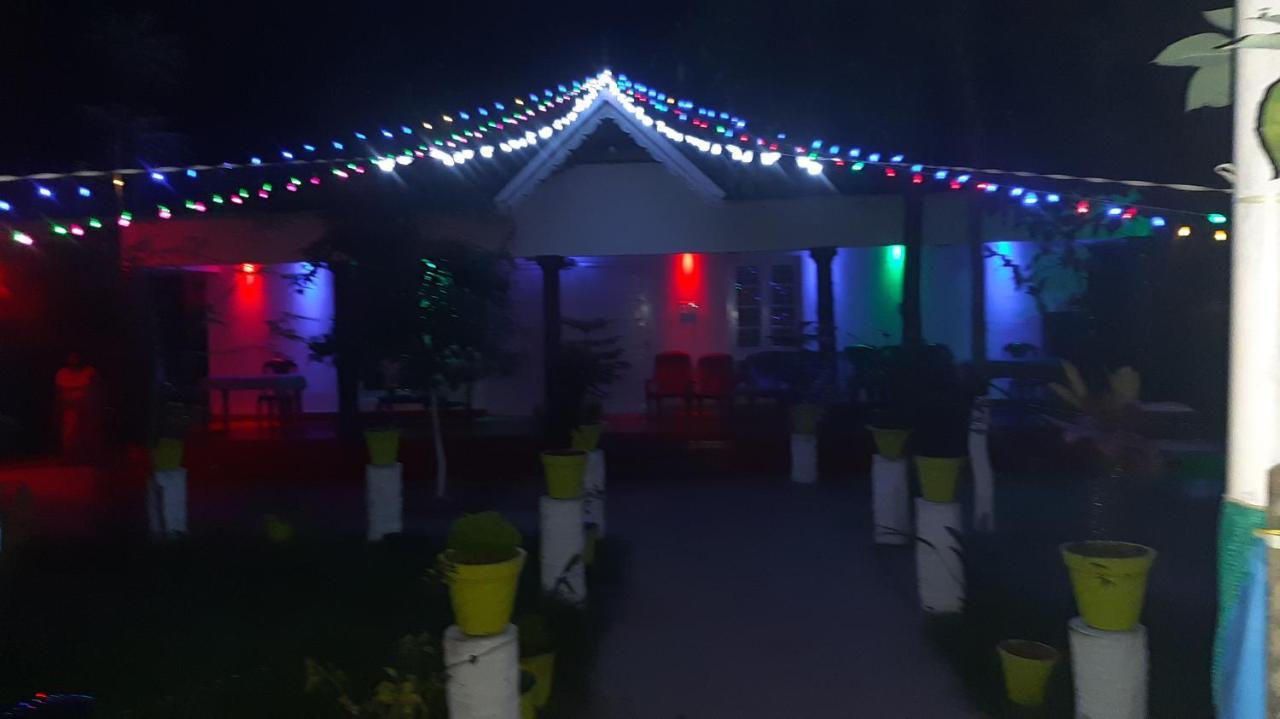 Marari Nadiya Hotel Mararikulam Buitenkant foto