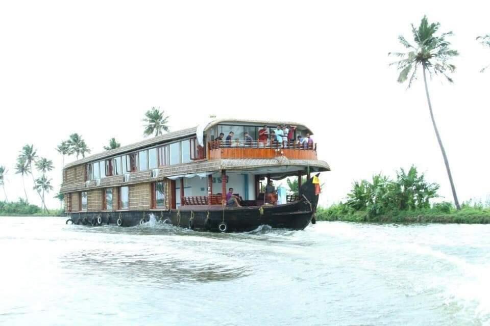 Marari Nadiya Hotel Mararikulam Buitenkant foto