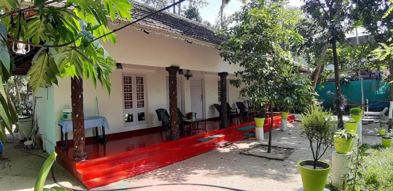 Marari Nadiya Hotel Mararikulam Buitenkant foto
